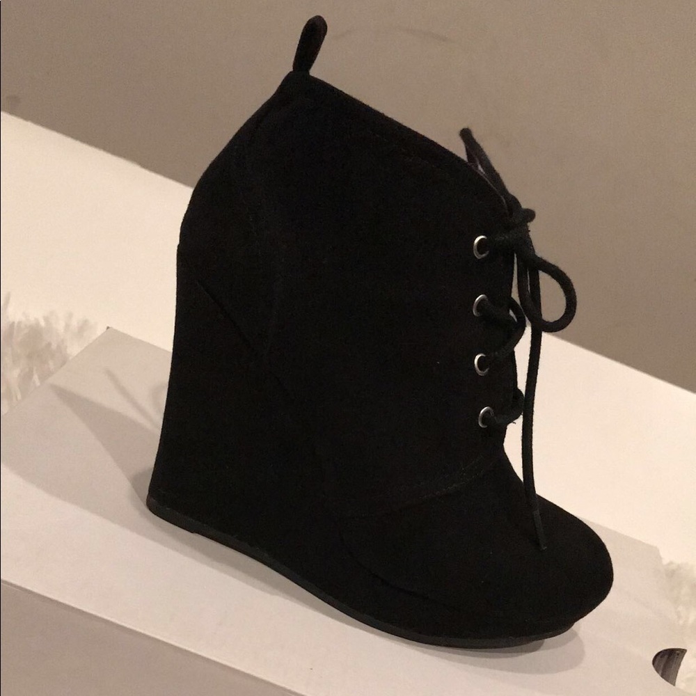 Qupid Black Wedges